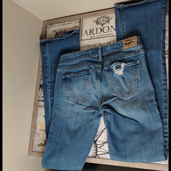 Hollister Distressed Low Rise Bootcut Jeans - Picture 3 of 7